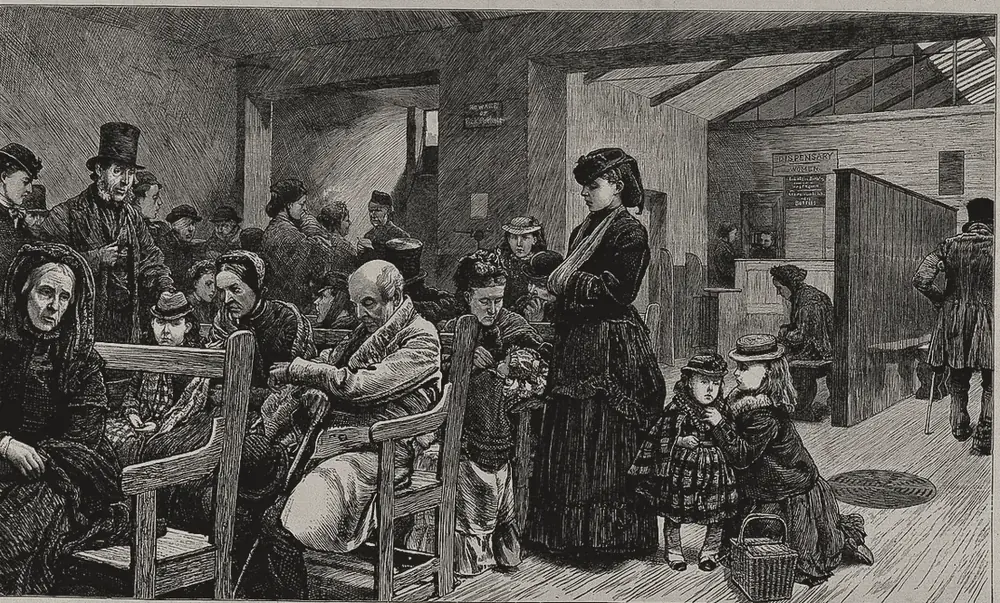 Grabado de 1872: una sala de espera con bancas de madera llena de pacientes de todas las edades, abrigados; una mujer con el brazo en cabestrillo espera de pie, dos niñas se abrazan junto a una canasta y, al fondo, una ventanilla con el letrero del dispensario.